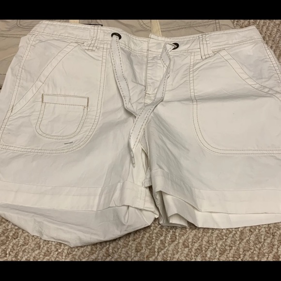 💜SOLD💜Tommy Hilfiger shorts NWT - Picture 4 of 4